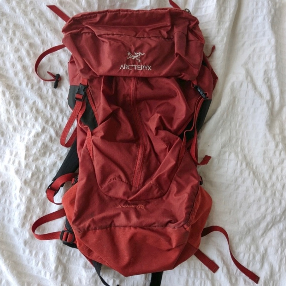 COPY - Arc'teryx Axios 48 hiking backpack